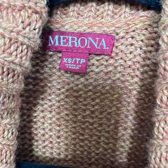 Mustard poncho - Picture 3 of 3